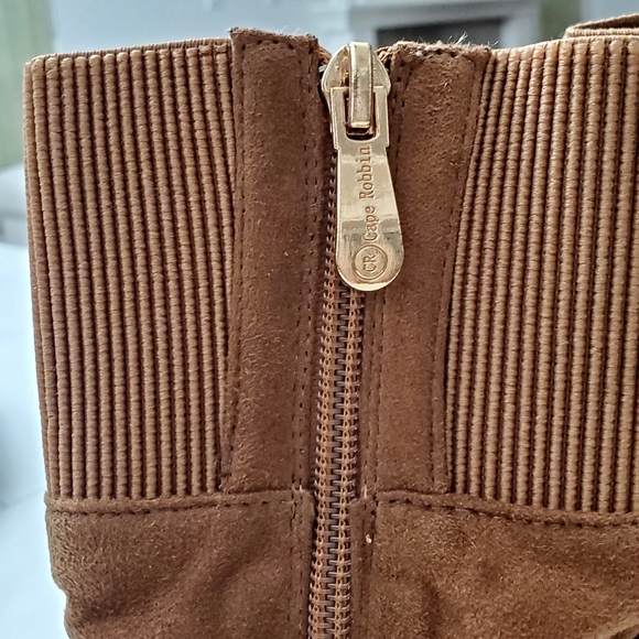 Boots - Picture 5 of 7